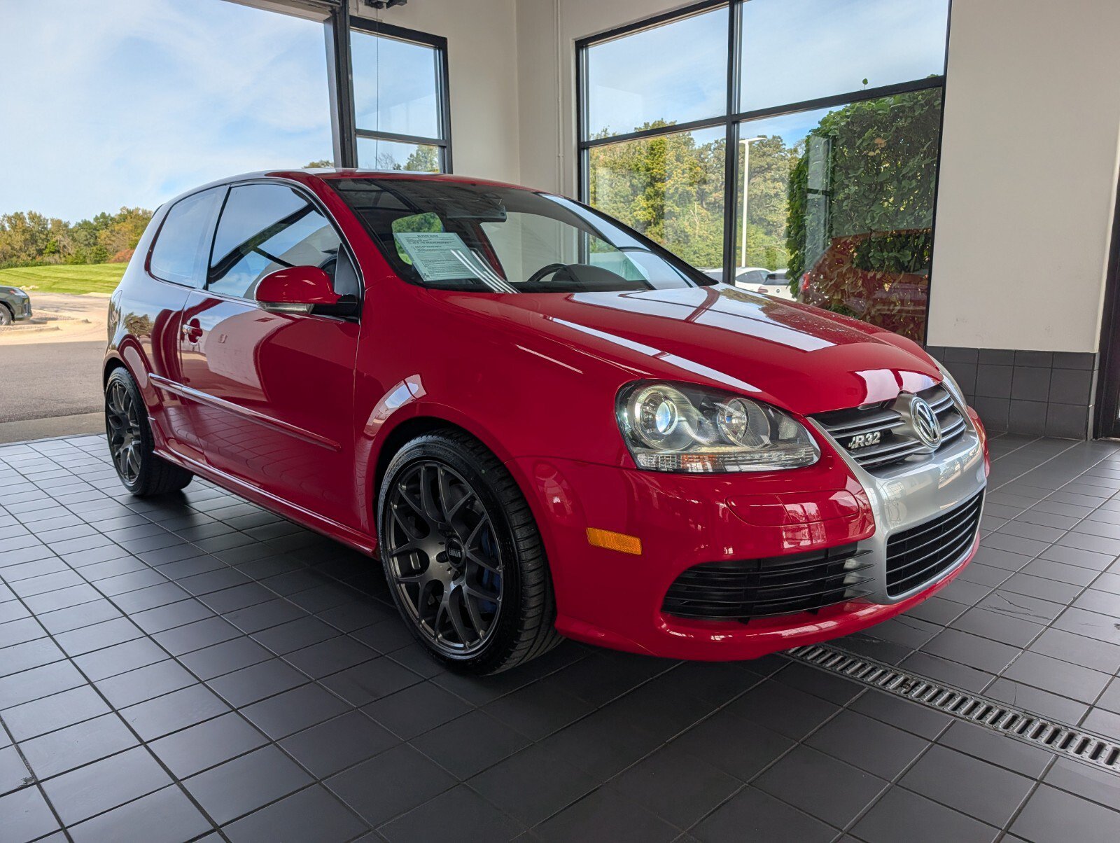 Used 2008 Volkswagen R32 AWD/4WD image 1