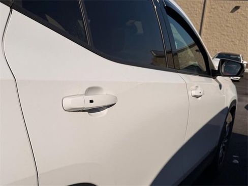 Used 2022 GMC Terrain SLT image 11