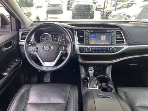 Used 2019 Toyota Highlander Limited image 9