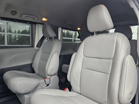Used 2018 Toyota Sienna XLE AWD/4WD image 19