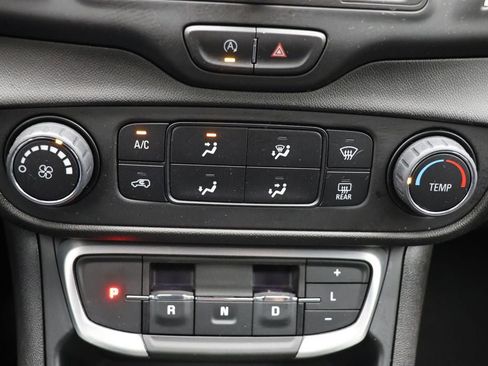 Used 2024 GMC Terrain SLE image 21