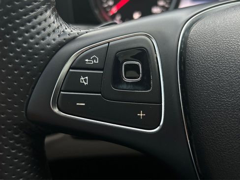 Used 2018 Mercedes-Benz E 300 image 33