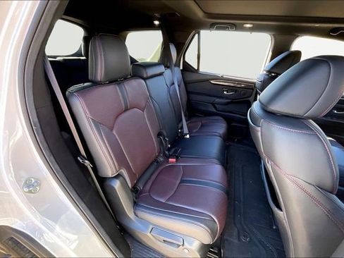 Used 2025 Honda Pilot Black Edition image 17