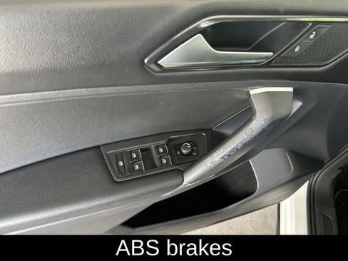 Used 2018 Volkswagen Tiguan SE AWD/4WD image 11