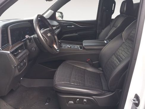 Used 2022 Cadillac Escalade Sport Platinum w/ LPO, ONYX Package AWD/4WD image 5