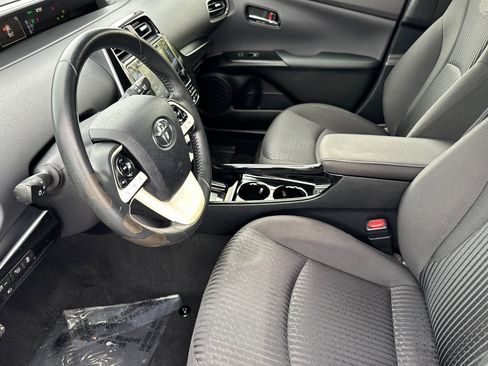 Used 2017 Toyota Prius Three image 11