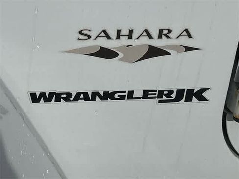 Used 2018 Jeep Wrangler Sahara w/ Connectivity Group image 25