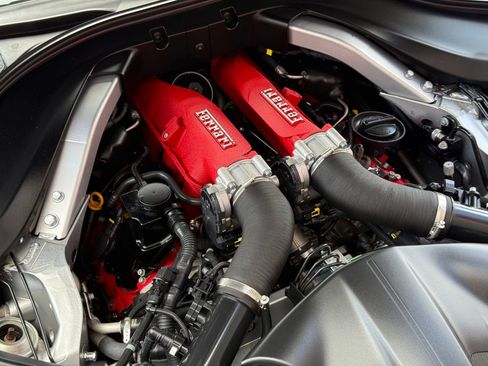 Used 2019 Ferrari Portofino image 28