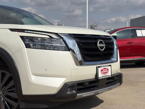 Used 2022 Nissan Pathfinder SL w/ SL Premium Package image 3