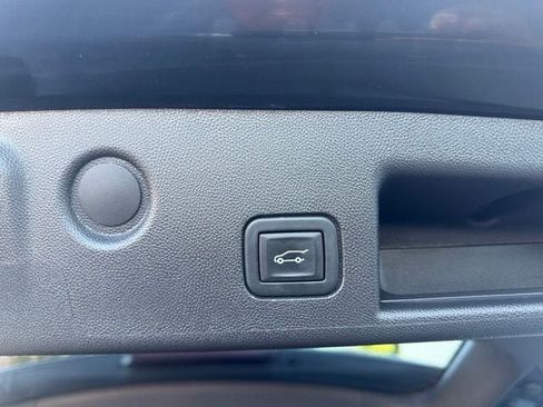 Used 2023 Chevrolet Equinox LT AWD/4WD image 23