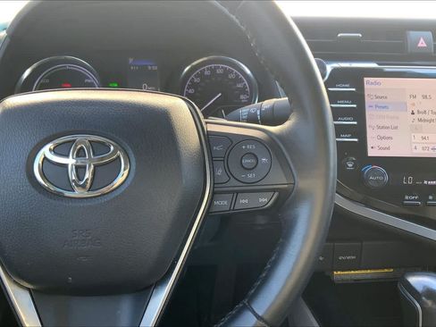 Used 2020 Toyota Camry SE w/ Sunroof Package FWD image 25