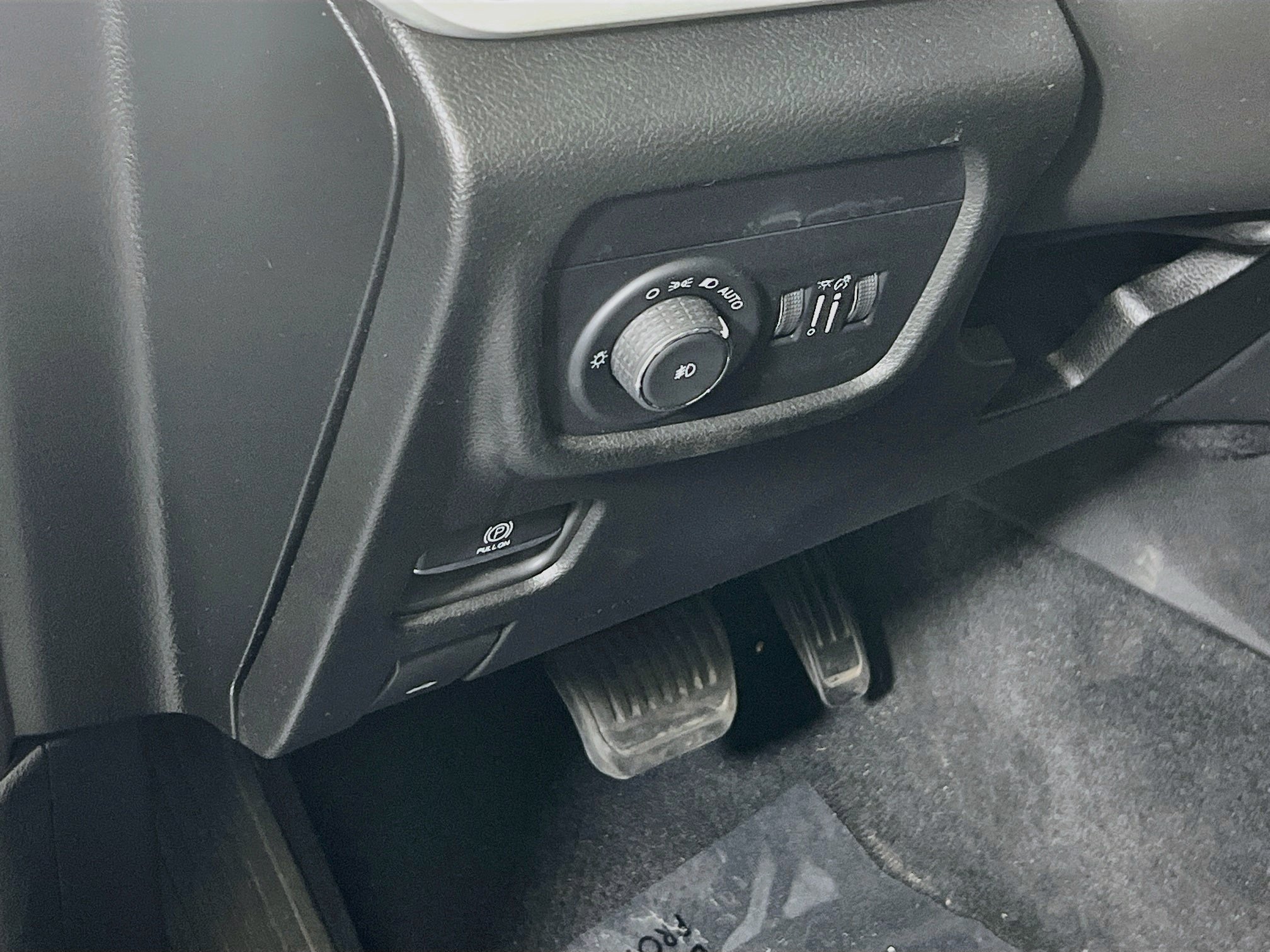 Used 2023 Jeep Grand Cherokee Limited AWD/4WD image 10