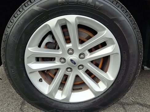 Used 2015 Ford Explorer XLT w/ Equipment Group 202A image 9