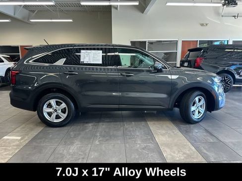 Used 2023 Kia Sorento LX FWD image 11