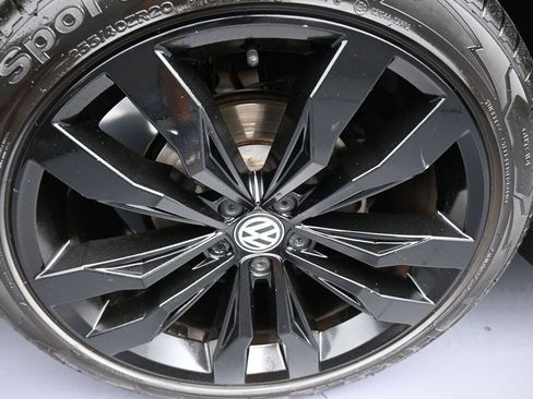 Used 2021 Volkswagen Tiguan SE R-Line image 41