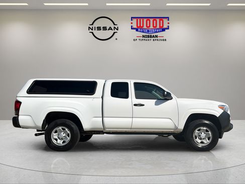 Used 2022 Toyota Tacoma SR RWD image 2