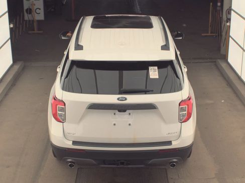 Used 2023 Ford Explorer XLT w/ Equipment Group 202A AWD/4WD image 11