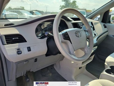 Used 2011 Toyota Sienna LE w/ Towing Pkg FWD image 16