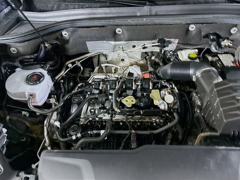 Used 2025 Volkswagen Atlas SE image 33