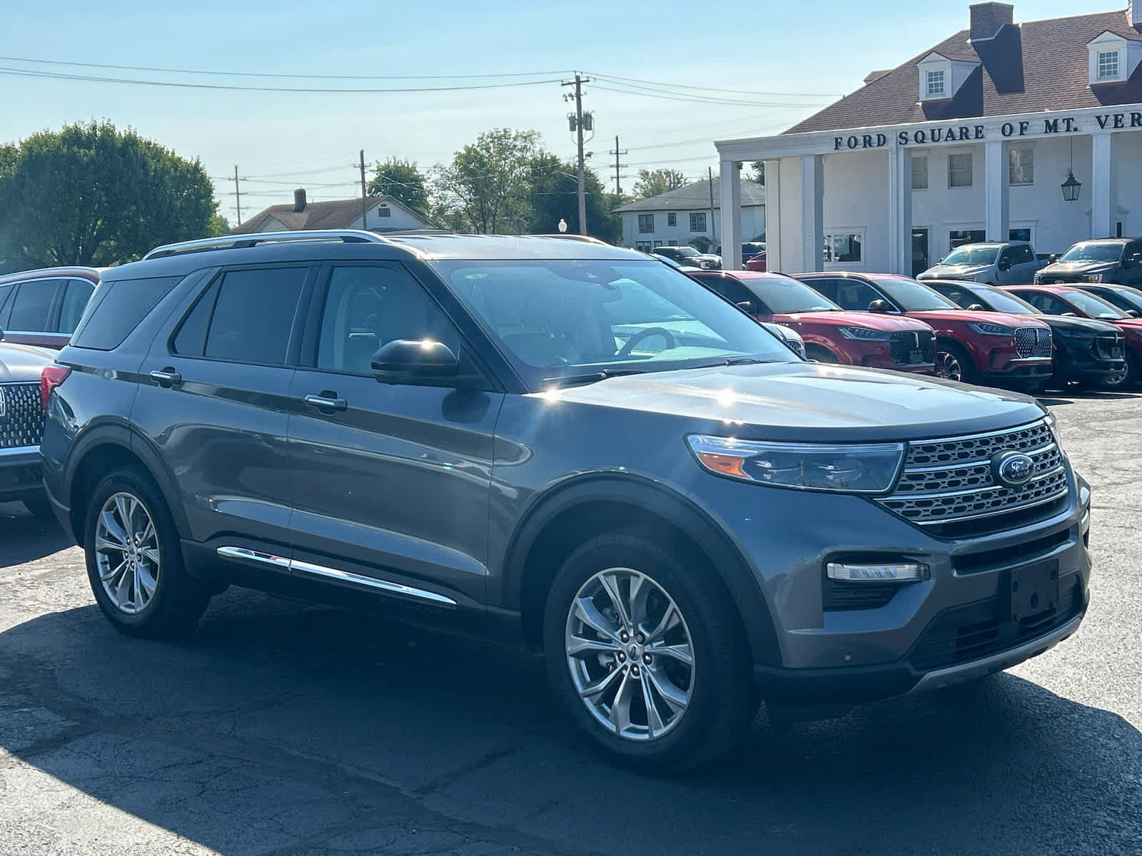 Used 2023 Ford Explorer Limited w/ Equipment Group 301A AWD/4WD image 4