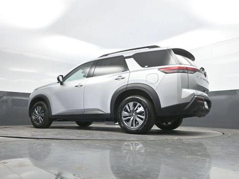 Used 2024 Nissan Pathfinder SV FWD image 36