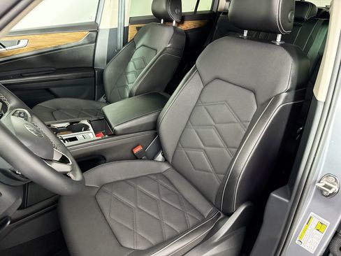 Used 2024 Volkswagen Atlas SE AWD/4WD image 25