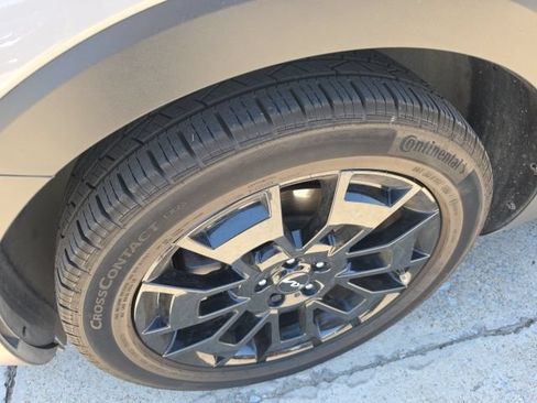 Certified 2022 Kia Telluride SX w/ SX Prestige Package AWD/4WD image 5