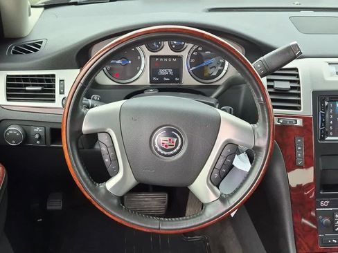 Used 2010 Cadillac Escalade Luxury AWD/4WD image 23