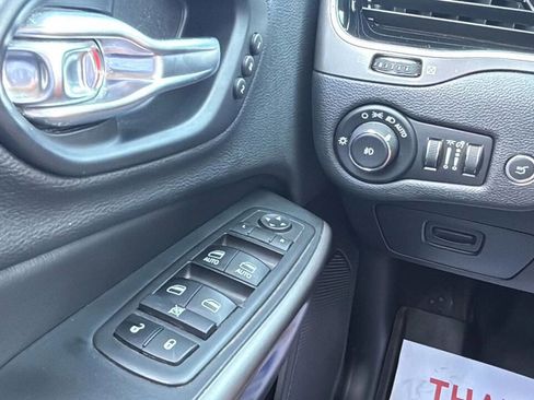 Used 2019 Jeep Cherokee Limited image 16