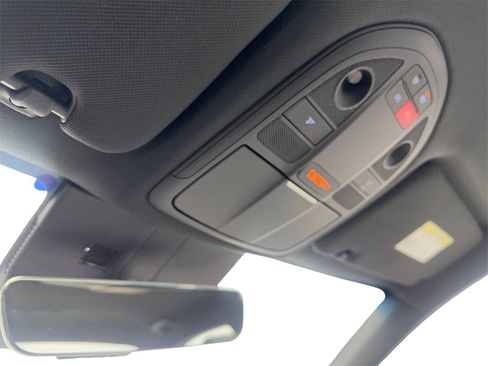 Used 2025 Genesis G70 2.5T image 75