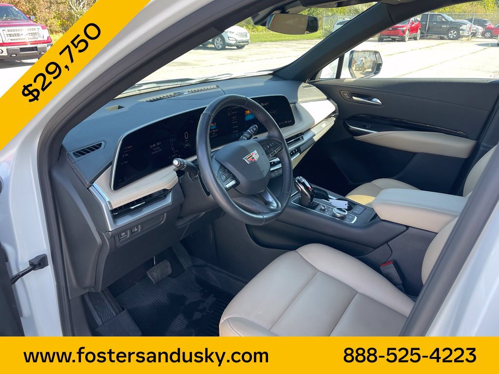 Used 2024 Cadillac XT4 Luxury w/ Cold Weather Package FWD image 13