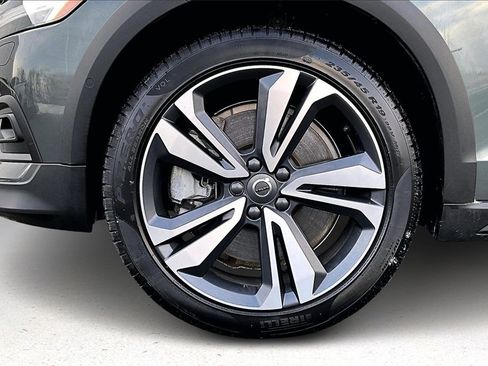 Certified 2026 Volvo V60 B5 Cross Country Plus w/ Protection Package Premier image 32