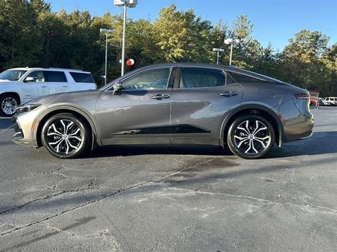 Used 2023 Toyota Crown XLE image 3