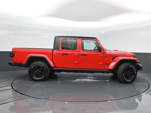 Certified 2022 Jeep Gladiator Willys image 8