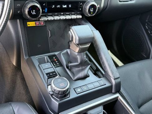 Used 2025 Toyota 4Runner Limited AWD/4WD image 22