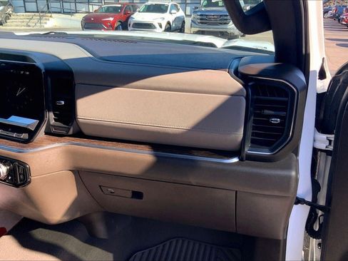 Used 2022 GMC Sierra 1500 SLE image 16