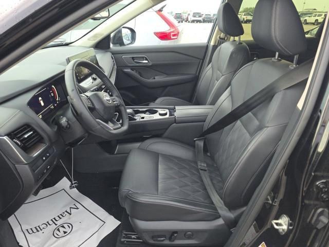 Used 2025 Nissan Rogue Platinum w/ Platinum Premium Package AWD/4WD image 3