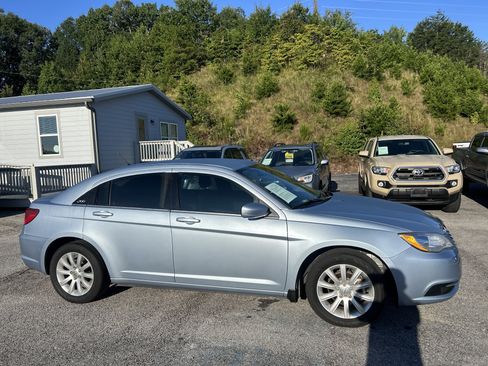 Used 2013 Chrysler 200 Touring FWD image 10