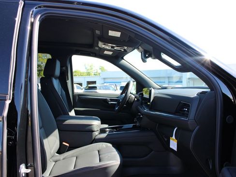 New 2026 Chevrolet Suburban RST AWD/4WD image 31
