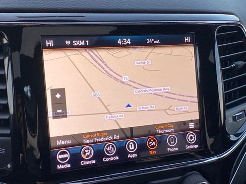 Used 2021 Jeep Grand Cherokee Limited image 17