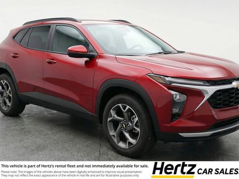 Used 2025 Chevrolet Trax LT image 1