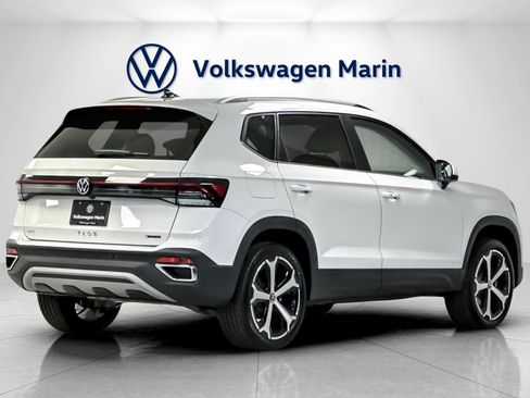 New 2026 Volkswagen Taos SEL image 5