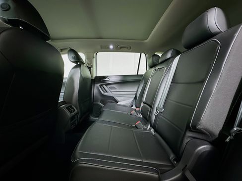 Used 2021 Volkswagen Tiguan SE image 28