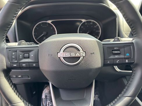 Used 2025 Nissan Rogue SV FWD image 29