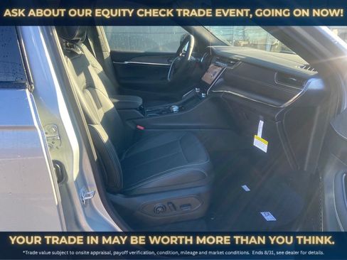 New 2023 Jeep Grand Cherokee Overland AWD/4WD image 16