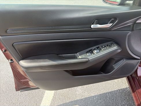 Used 2025 Nissan Altima 2.5 SV AWD/4WD image 13