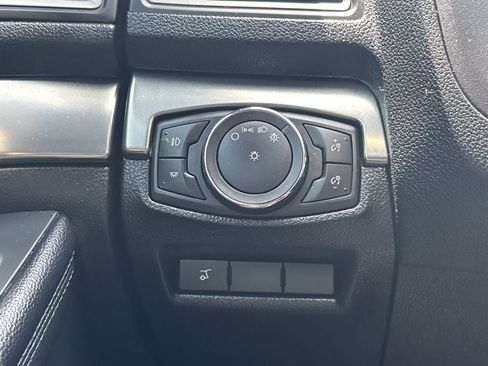 Used 2018 Ford Explorer XLT w/ Equipment Group 202A AWD/4WD image 16