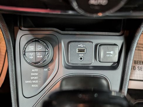 Used 2019 Jeep Cherokee Trailhawk w/ Comfort/Convenience Group image 21