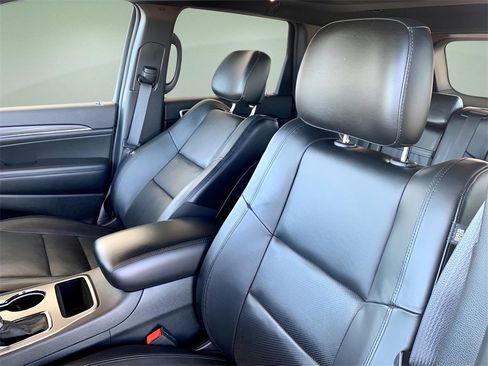 Used 2020 Jeep Grand Cherokee Limited w/ Luxury Group II image 17