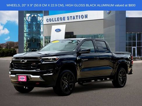 Used 2025 Chevrolet Colorado Z71 w/ Z71 Convenience Package 2 AWD/4WD image 2